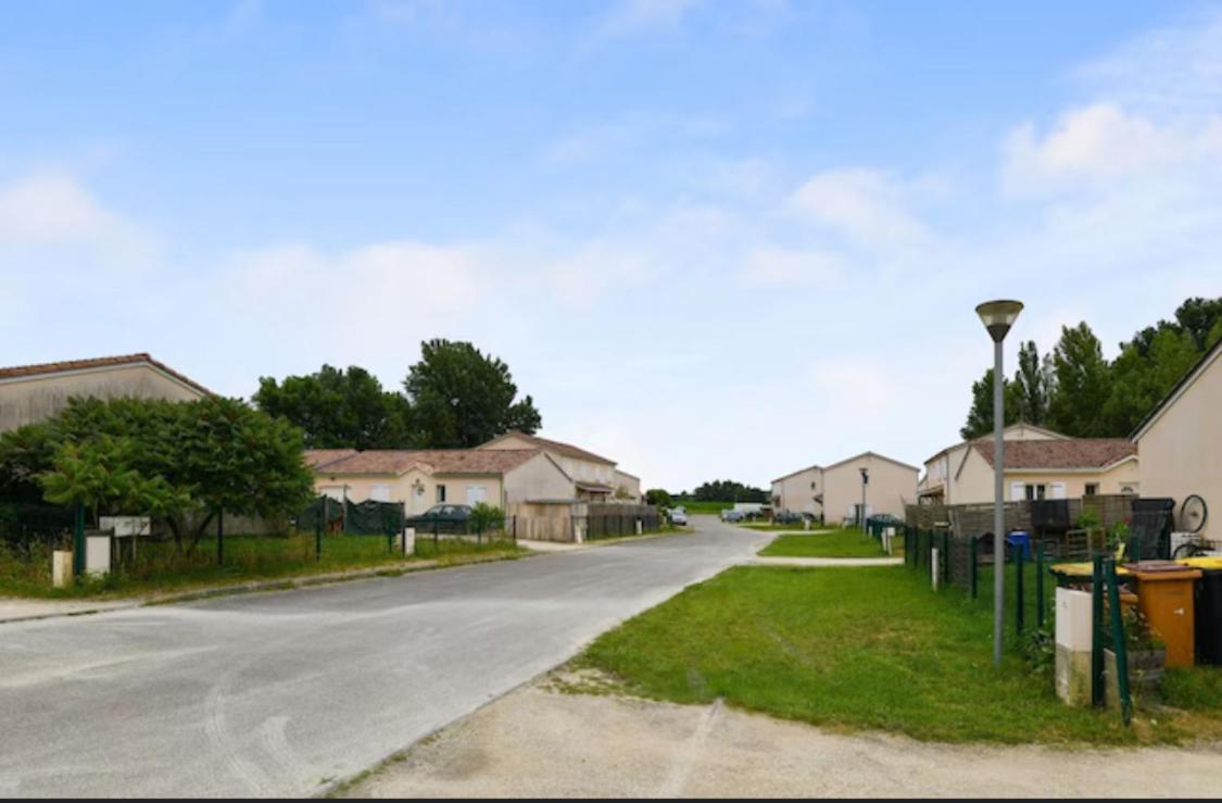 Chambre Zen Saint-Medard-de-Guizieres Exterior photo
